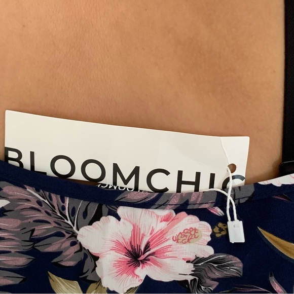 Plus size floral jumpsuit with pockets - Picture 4 of 5